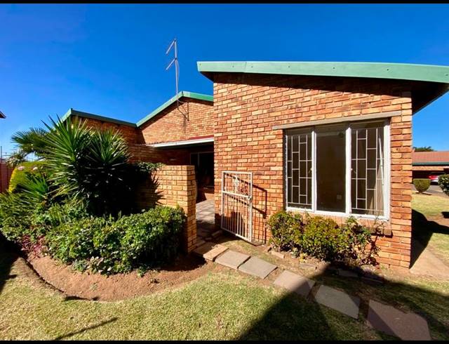 2 BEDROOM TOWNHOUSE FOR SALE IN GROBLERPARK